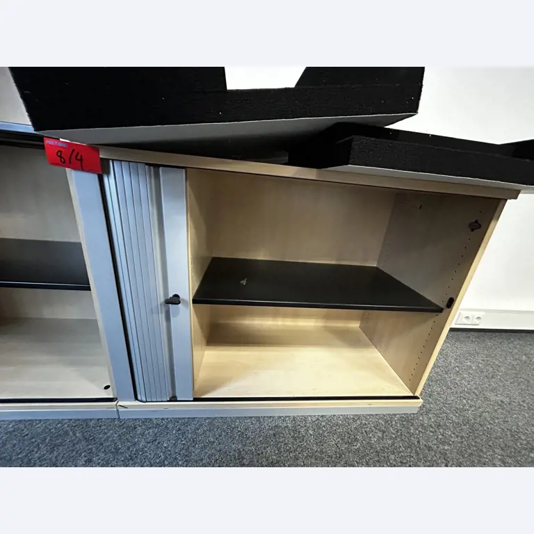 gepflegte, hochwertige Medientechnik sowie Büroausstattung-2