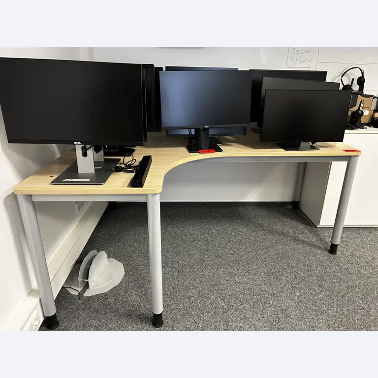 gepflegte, hochwertige Medientechnik sowie Büroausstattung-2