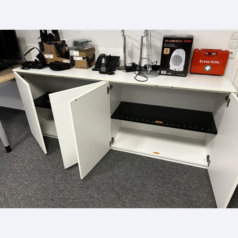 gepflegte, hochwertige Medientechnik sowie Büroausstattung-2