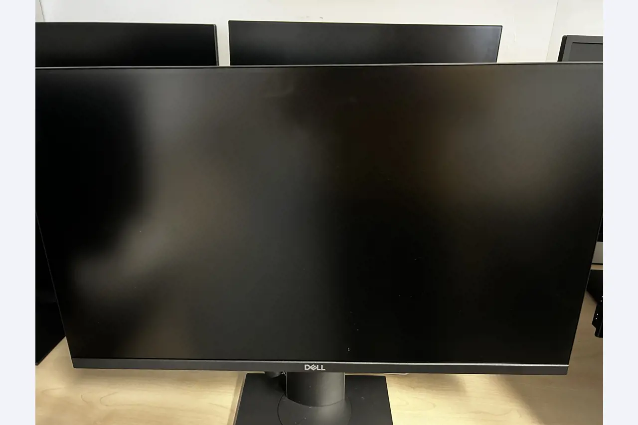 gepflegte, hochwertige Medientechnik sowie Büroausstattung-2