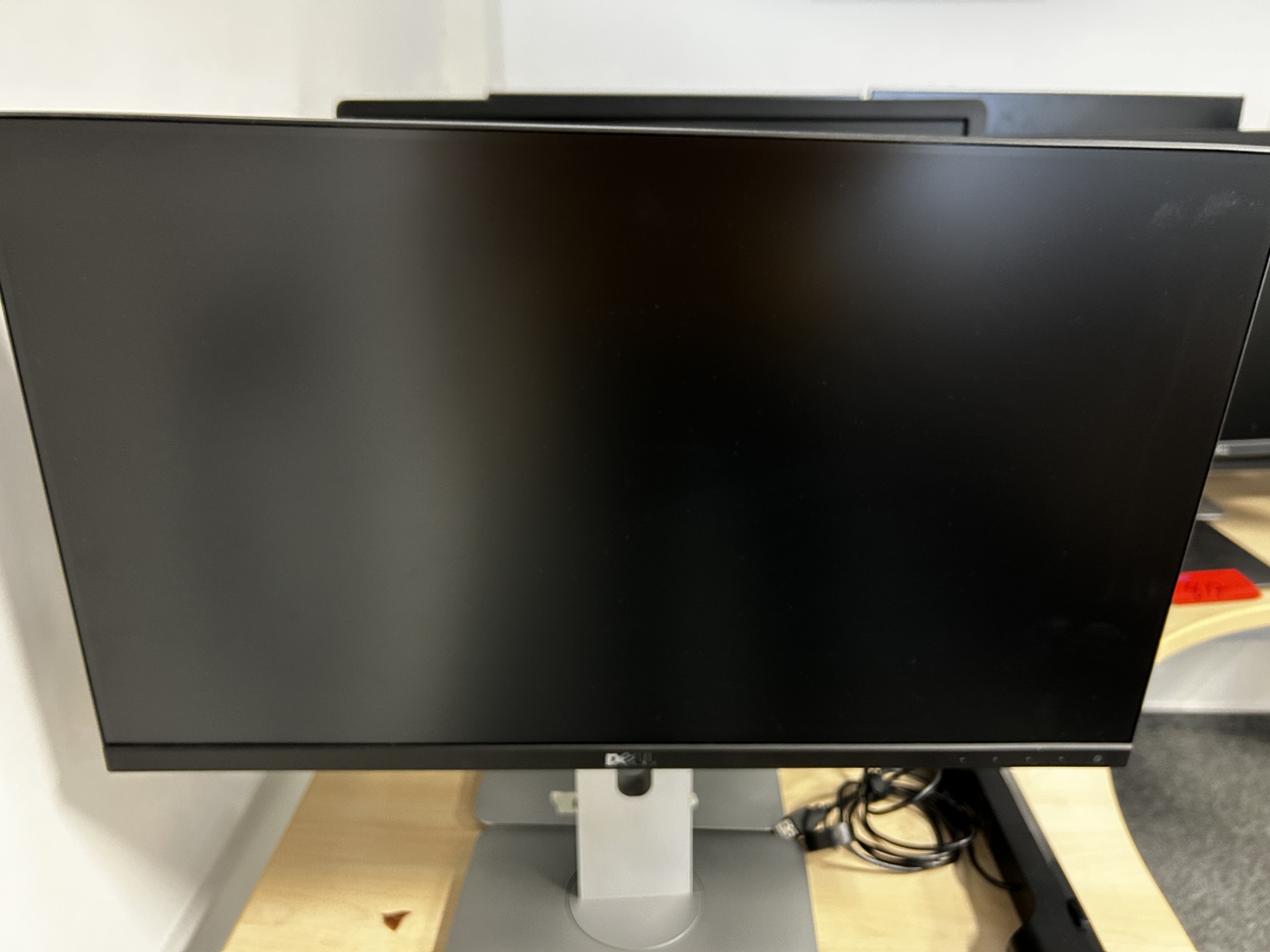 gepflegte, hochwertige Medientechnik sowie Büroausstattung-3