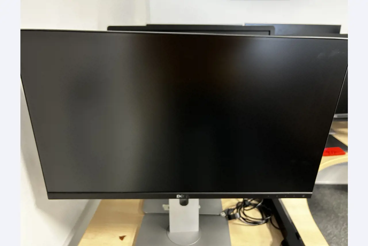 gepflegte, hochwertige Medientechnik sowie Büroausstattung-3