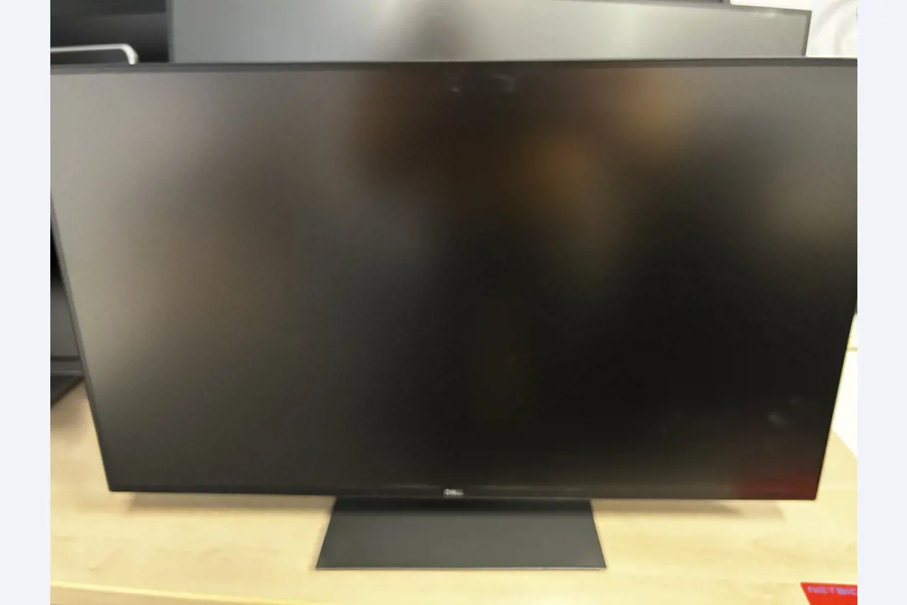 gepflegte, hochwertige Medientechnik sowie Büroausstattung-4