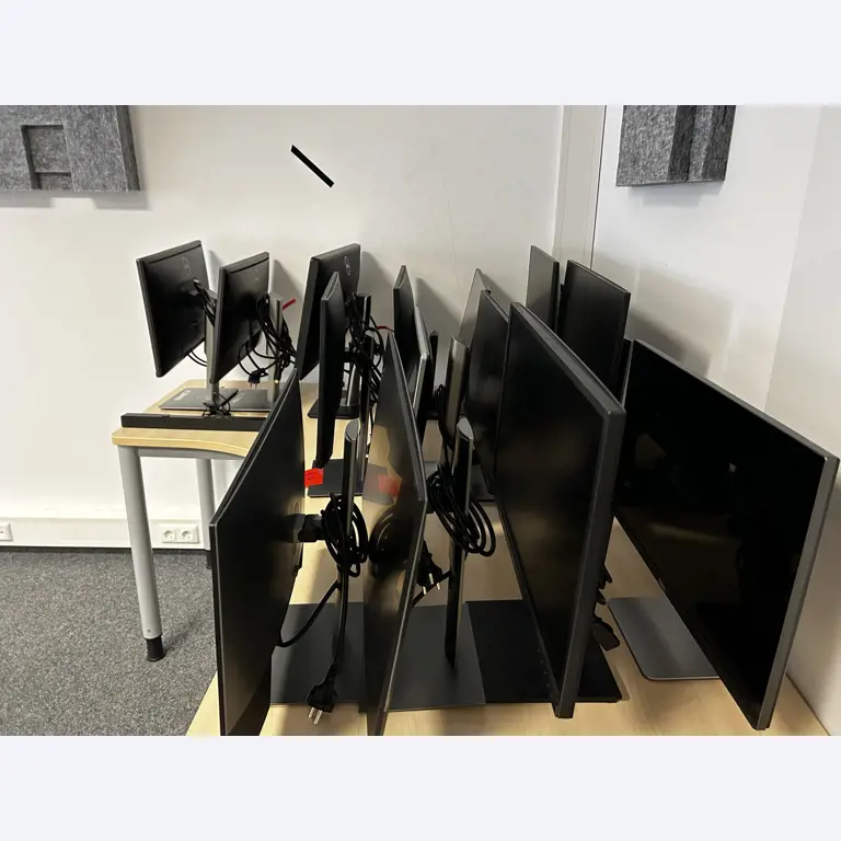 gepflegte, hochwertige Medientechnik sowie Büroausstattung-5