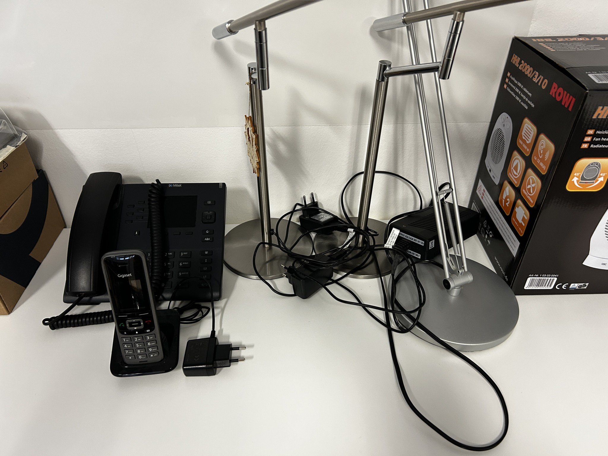 gepflegte, hochwertige Medientechnik sowie Büroausstattung-2