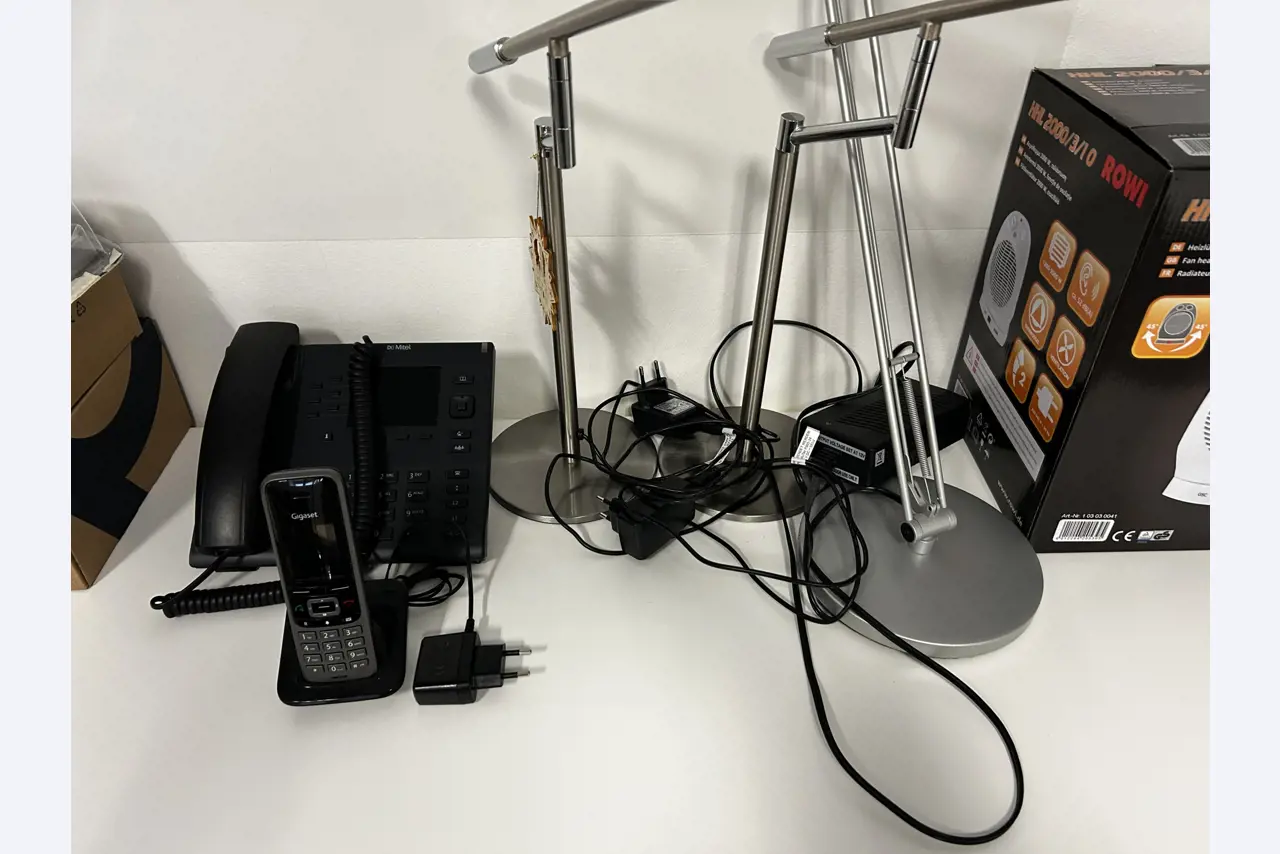 gepflegte, hochwertige Medientechnik sowie Büroausstattung-2