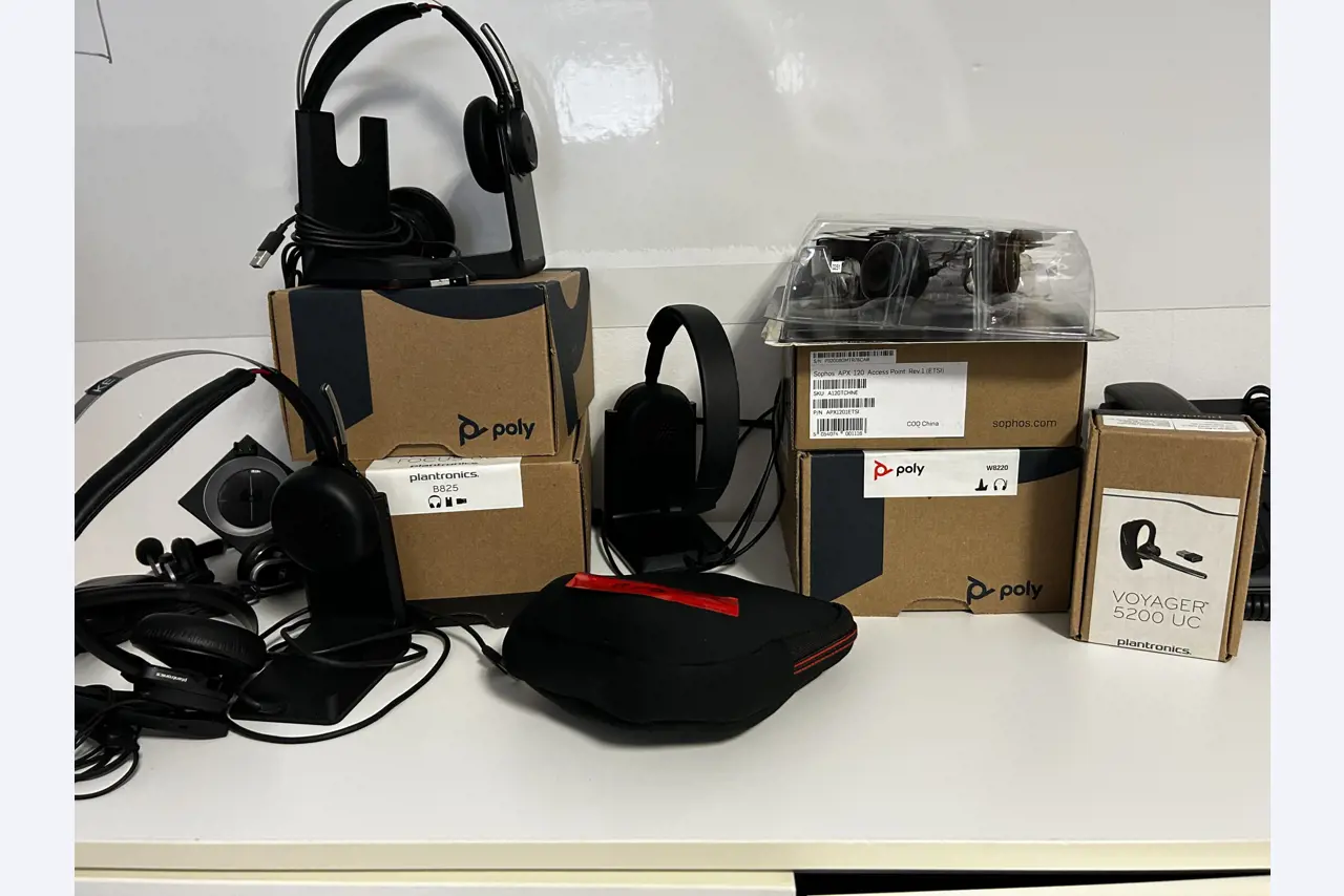 gepflegte, hochwertige Medientechnik sowie Büroausstattung-4