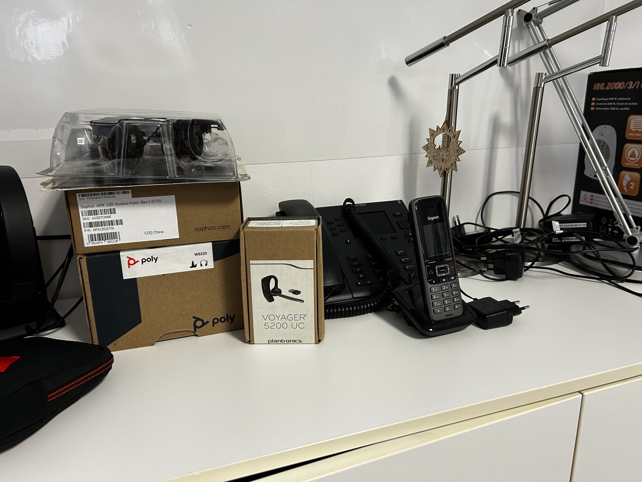 gepflegte, hochwertige Medientechnik sowie Büroausstattung-5