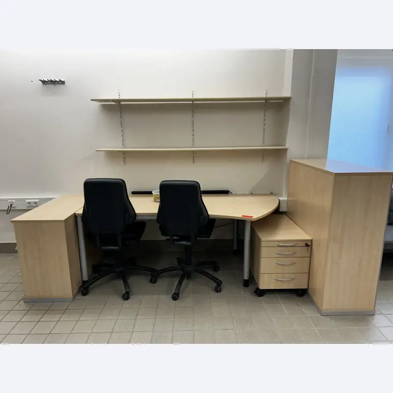 gepflegte, hochwertige Medientechnik sowie Büroausstattung-1