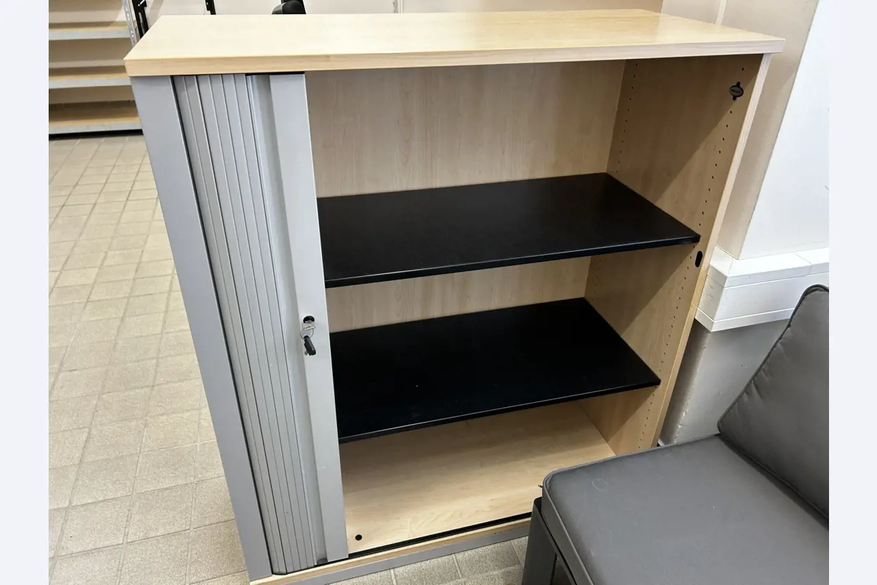 gepflegte, hochwertige Medientechnik sowie Büroausstattung-3