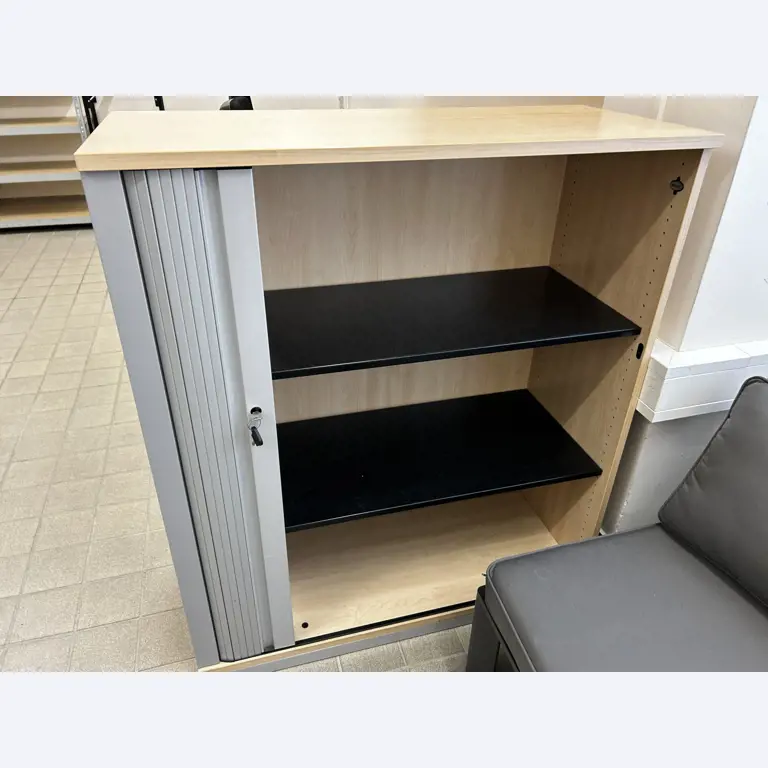 gepflegte, hochwertige Medientechnik sowie Büroausstattung-3