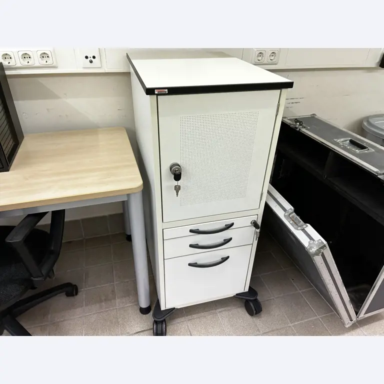 gepflegte, hochwertige Medientechnik sowie Büroausstattung-4