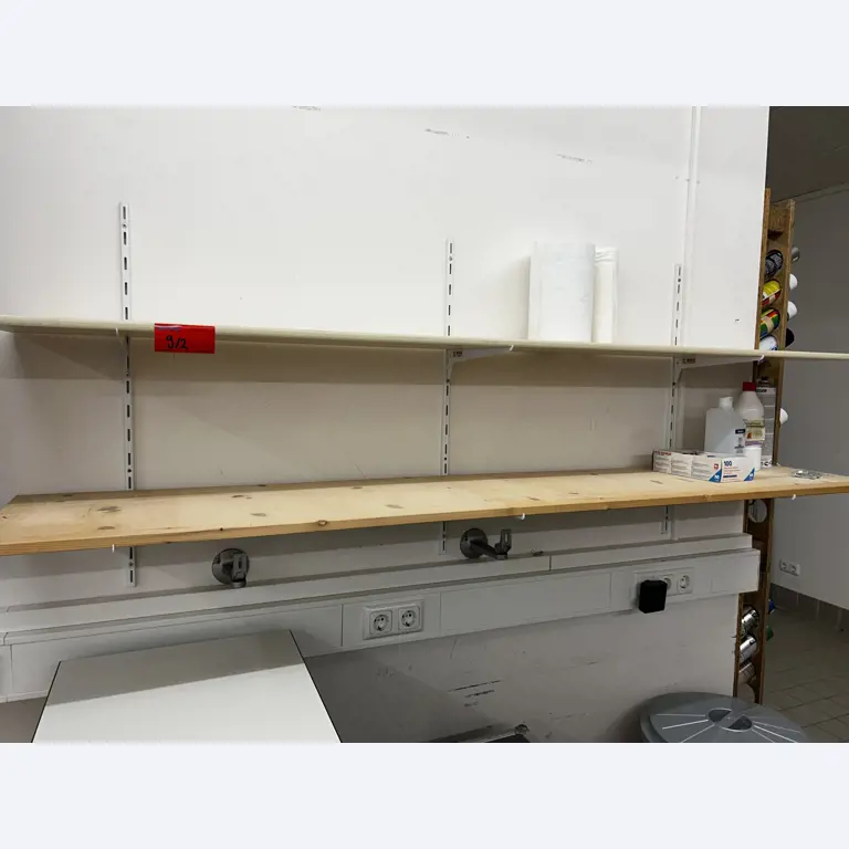 gepflegte, hochwertige Medientechnik sowie Büroausstattung-5