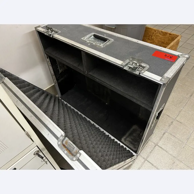 gepflegte, hochwertige Medientechnik sowie Büroausstattung-2