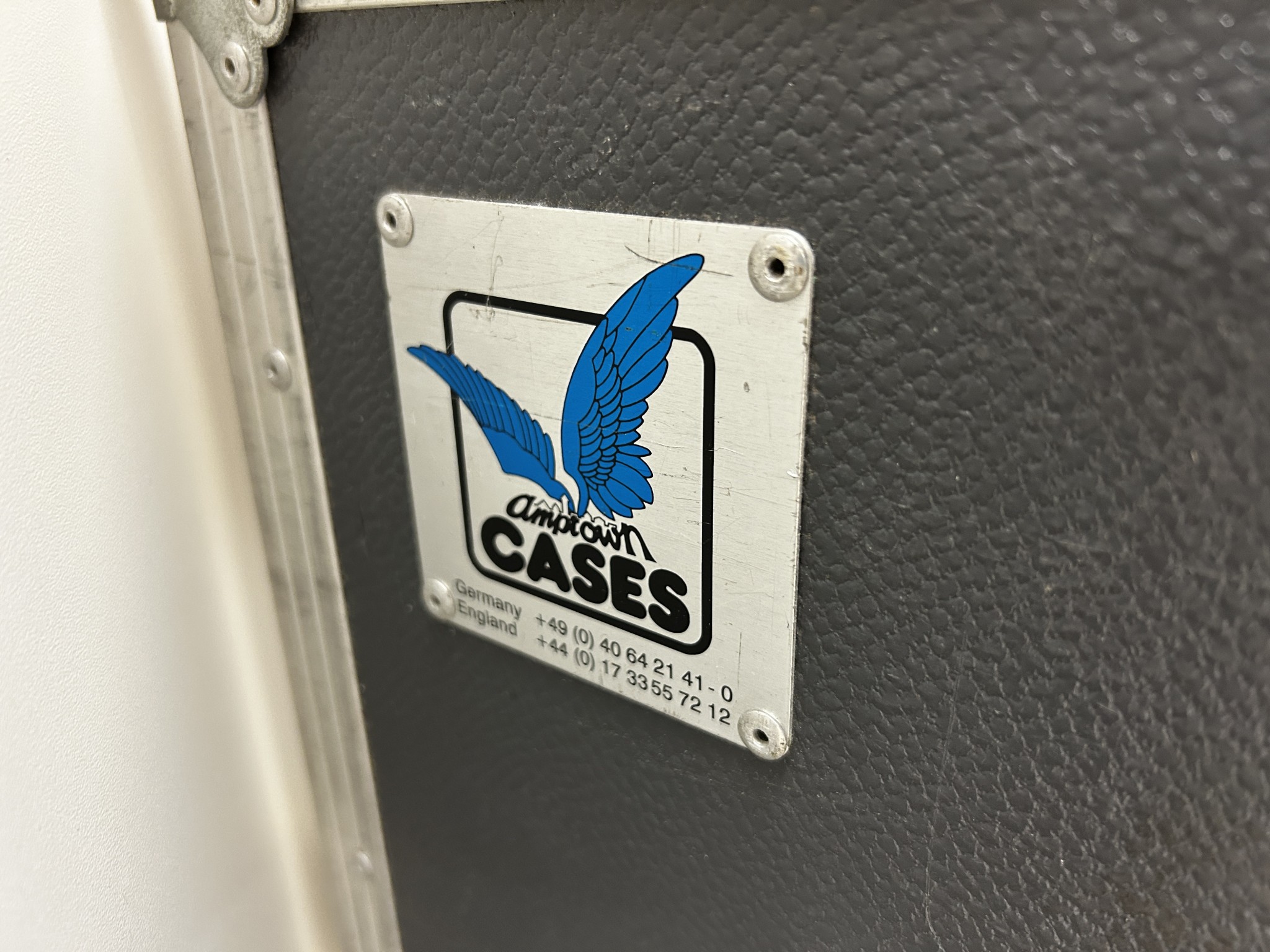 gepflegte, hochwertige Medientechnik sowie Büroausstattung-3