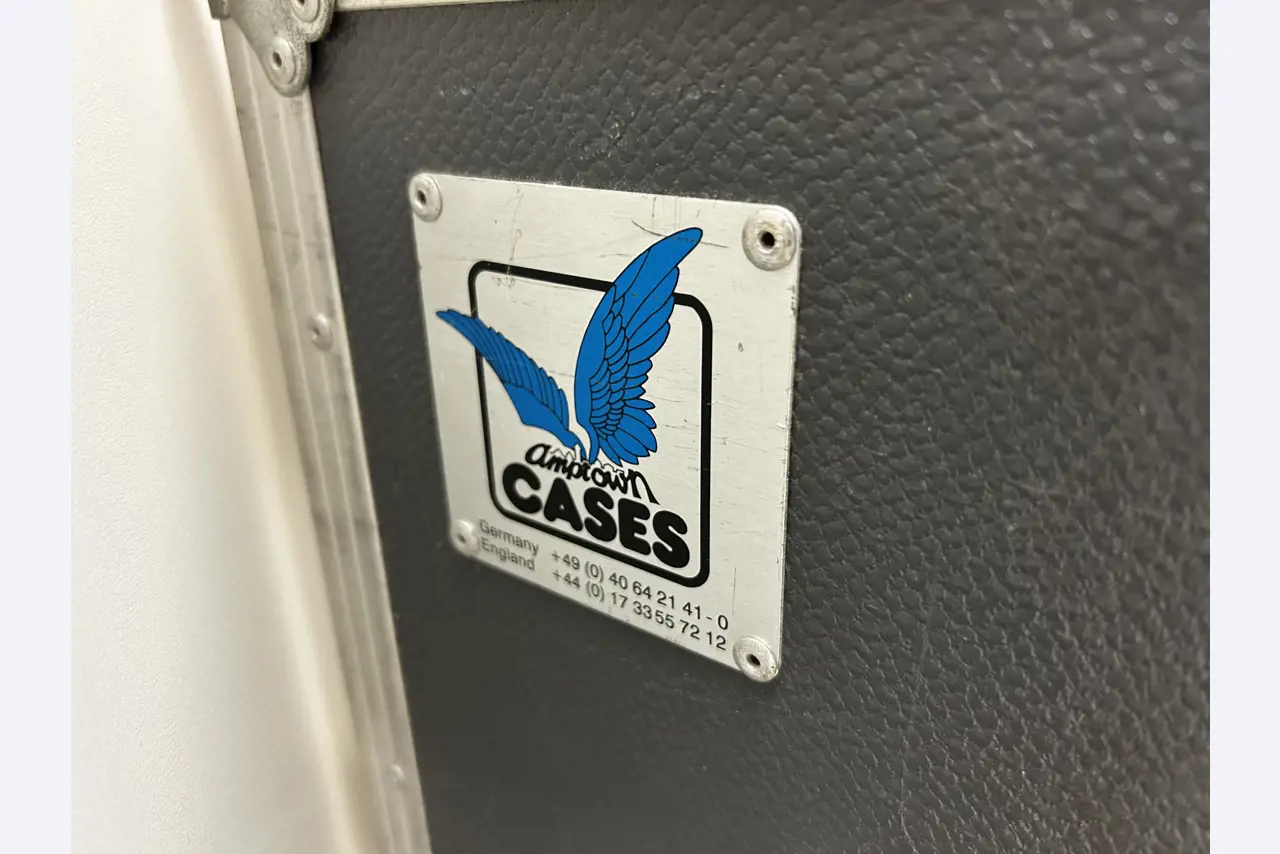 gepflegte, hochwertige Medientechnik sowie Büroausstattung-3