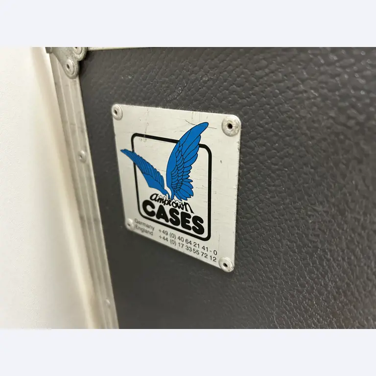 gepflegte, hochwertige Medientechnik sowie Büroausstattung-3