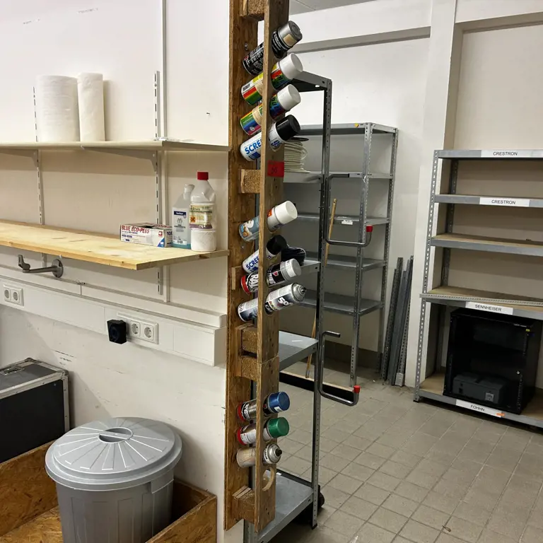 Halterung f. Farben/ Lacke