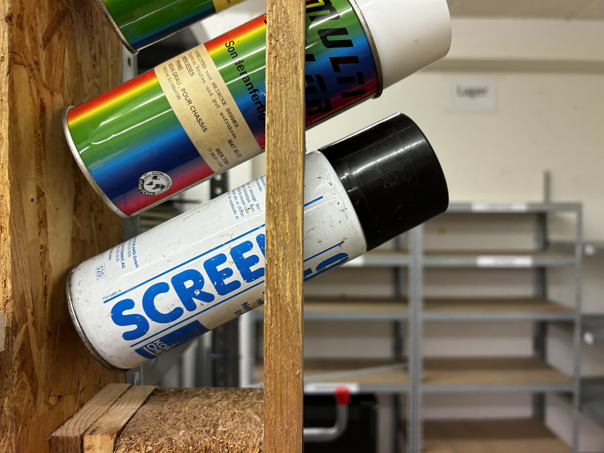 gepflegte, hochwertige Medientechnik sowie Büroausstattung-3