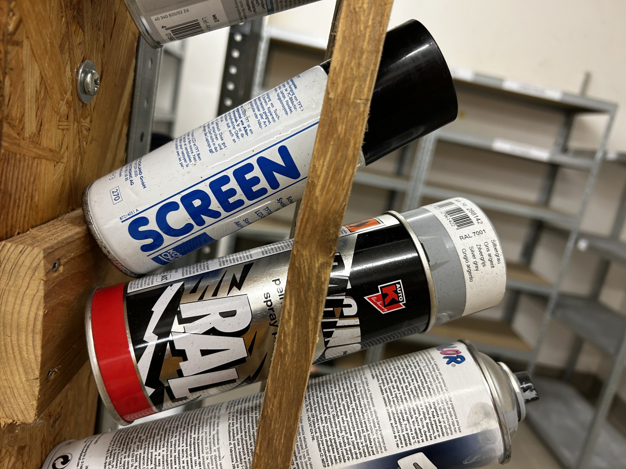 gepflegte, hochwertige Medientechnik sowie Büroausstattung-5