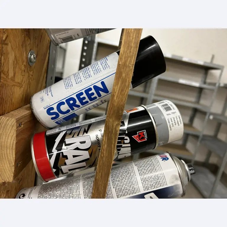 gepflegte, hochwertige Medientechnik sowie Büroausstattung-5