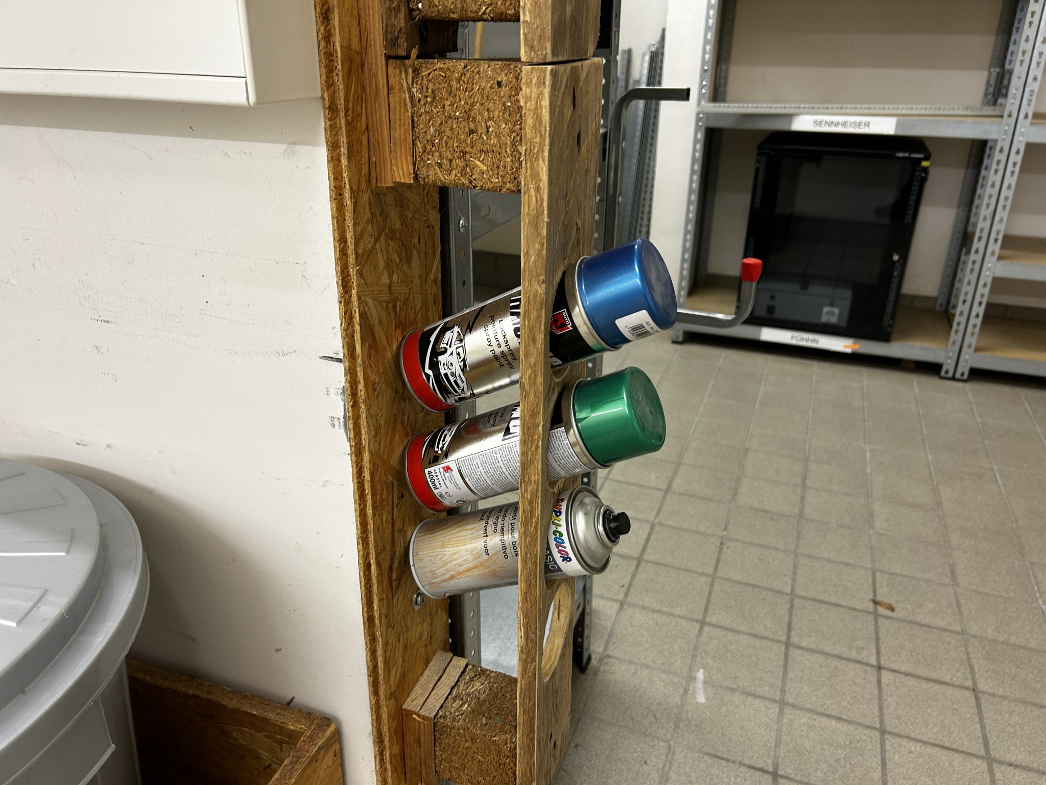 gepflegte, hochwertige Medientechnik sowie Büroausstattung-8