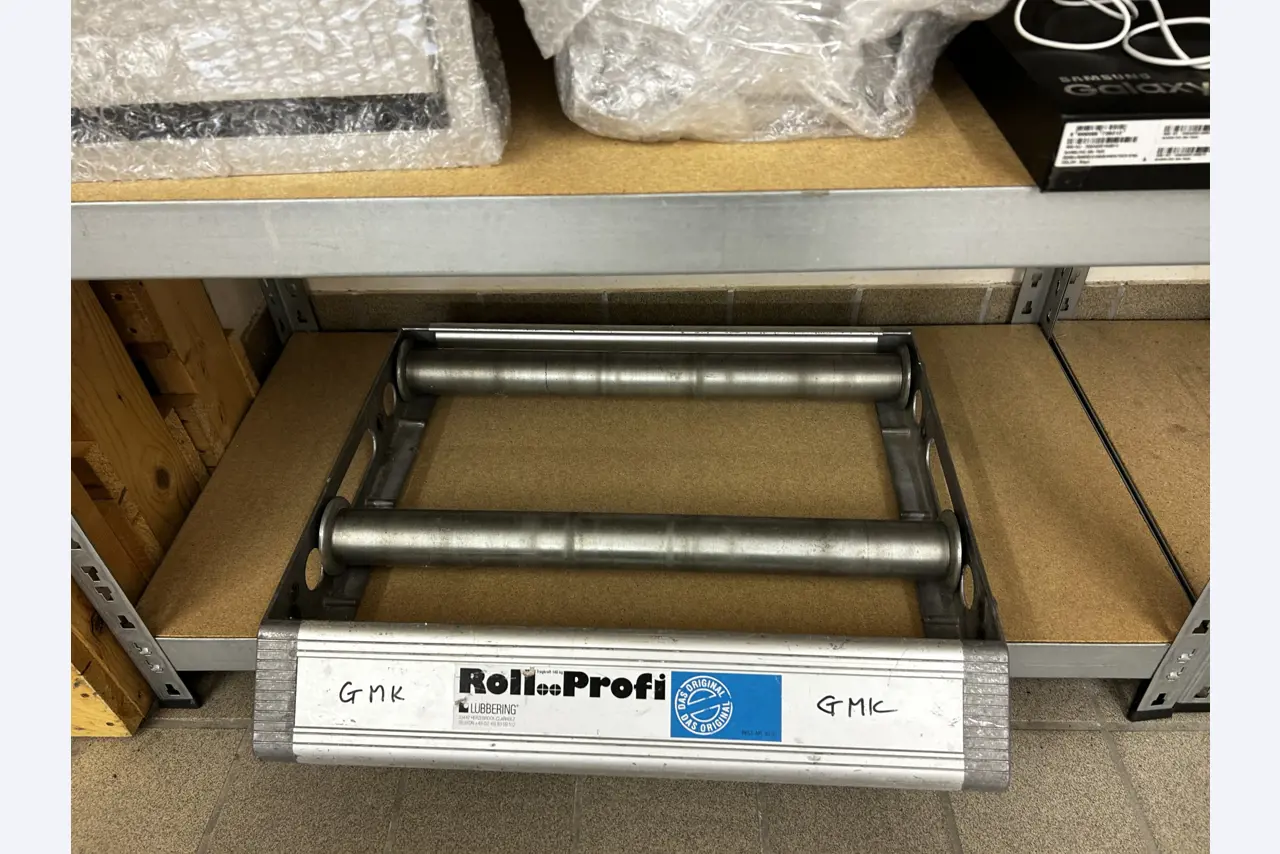 gepflegte, hochwertige Medientechnik sowie Büroausstattung-10