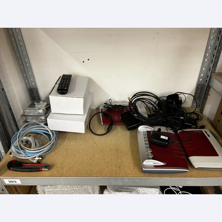 gepflegte, hochwertige Medientechnik sowie Büroausstattung-12