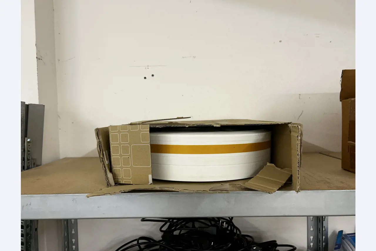 gepflegte, hochwertige Medientechnik sowie Büroausstattung-14