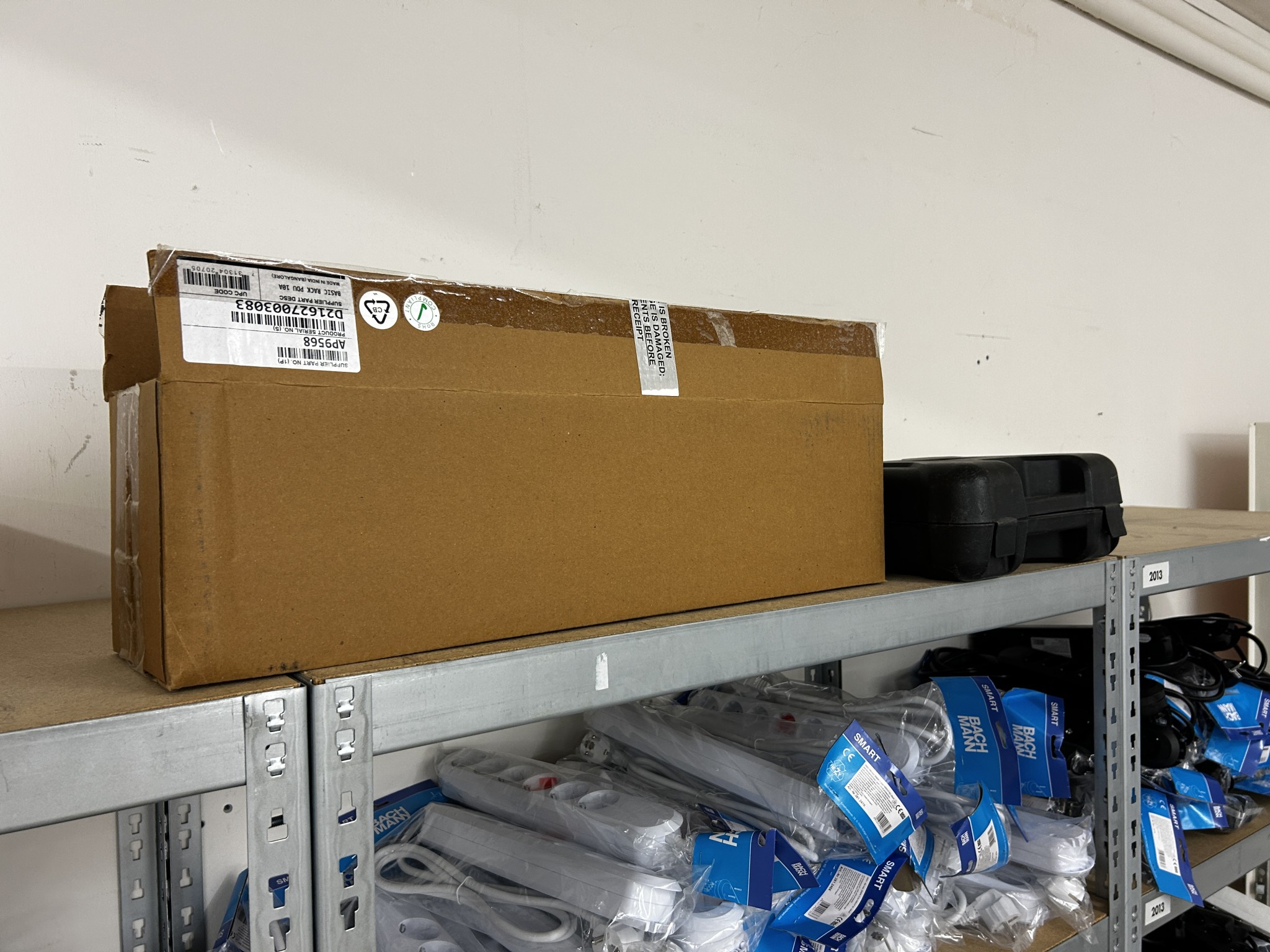 gepflegte, hochwertige Medientechnik sowie Büroausstattung-15