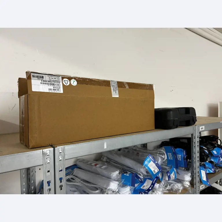 gepflegte, hochwertige Medientechnik sowie Büroausstattung-15