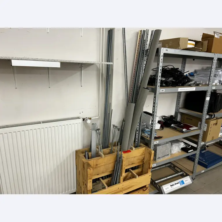 gepflegte, hochwertige Medientechnik sowie Büroausstattung-17