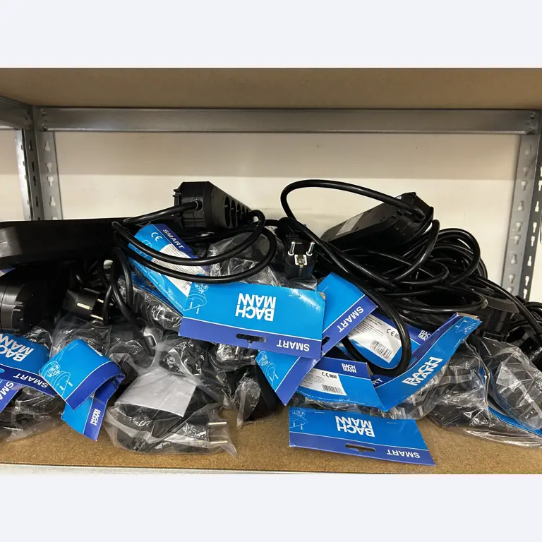 gepflegte, hochwertige Medientechnik sowie Büroausstattung-2