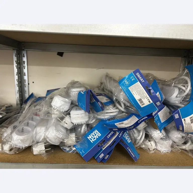 gepflegte, hochwertige Medientechnik sowie Büroausstattung-5