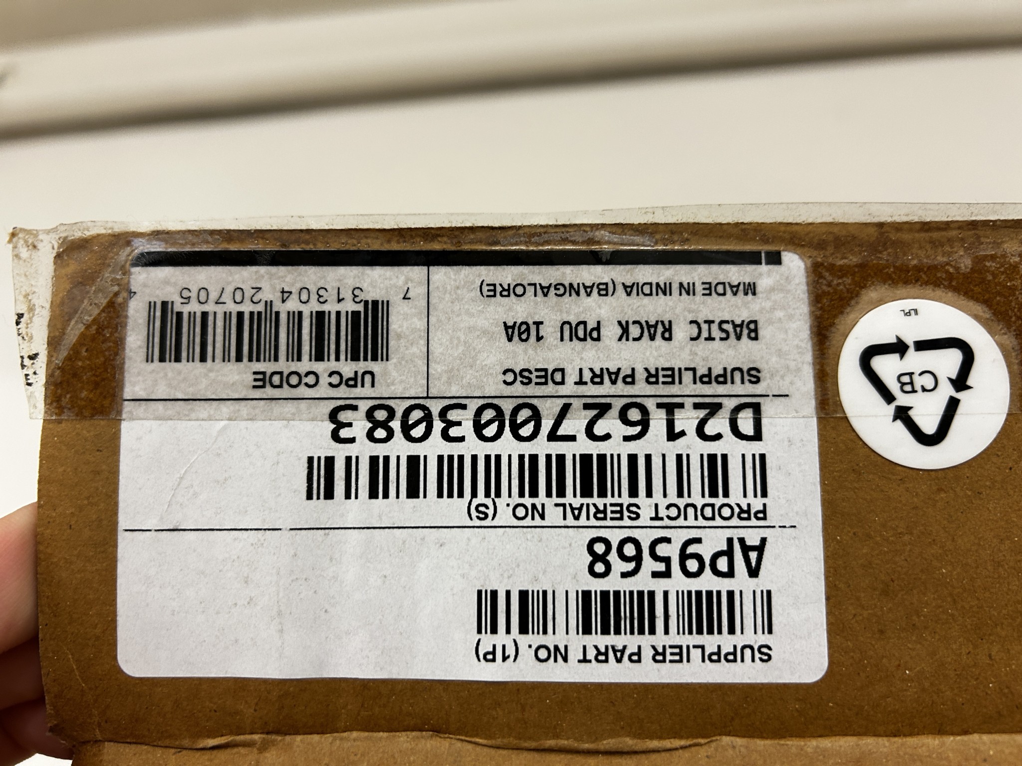 gepflegte, hochwertige Medientechnik sowie Büroausstattung-6