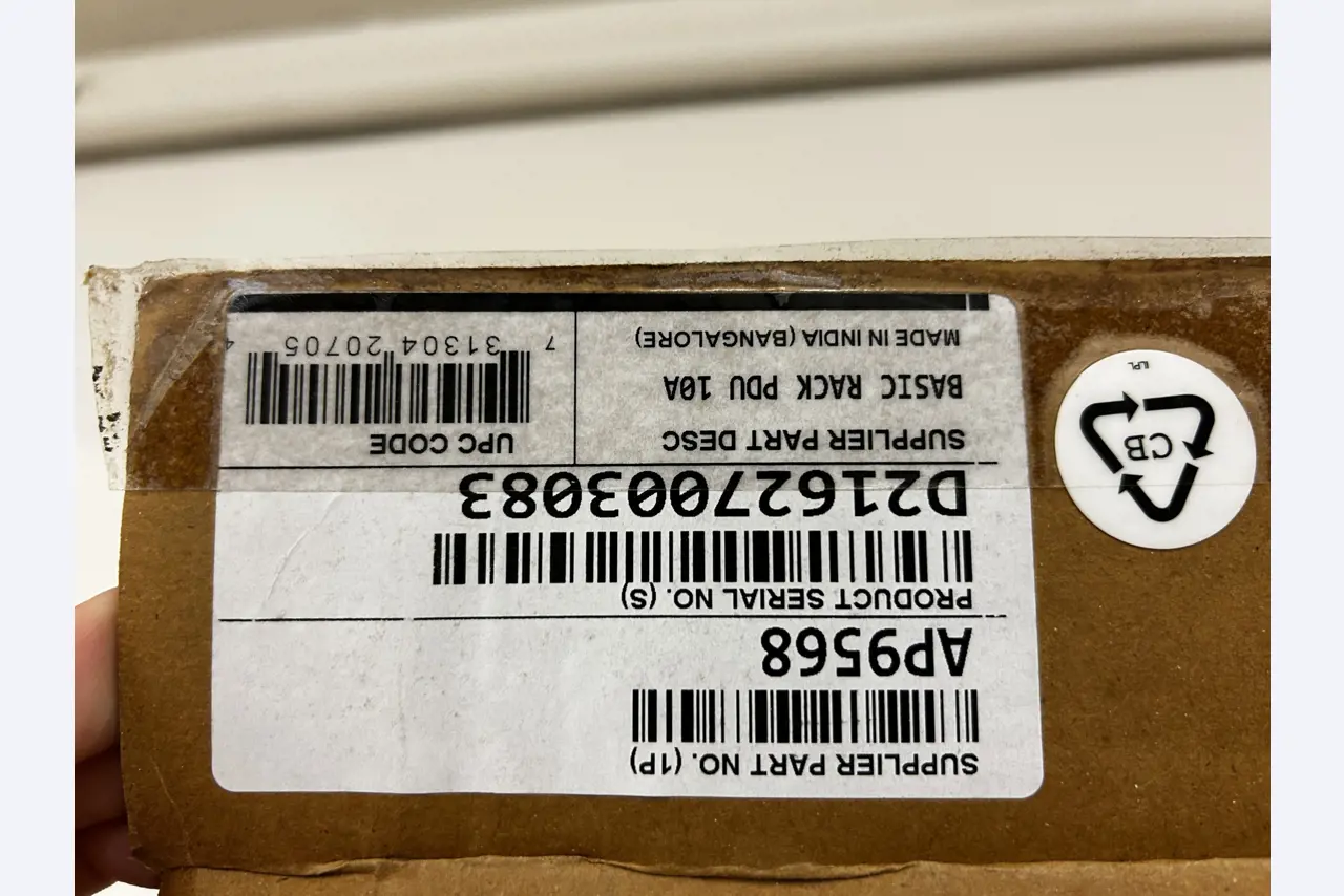 gepflegte, hochwertige Medientechnik sowie Büroausstattung-6