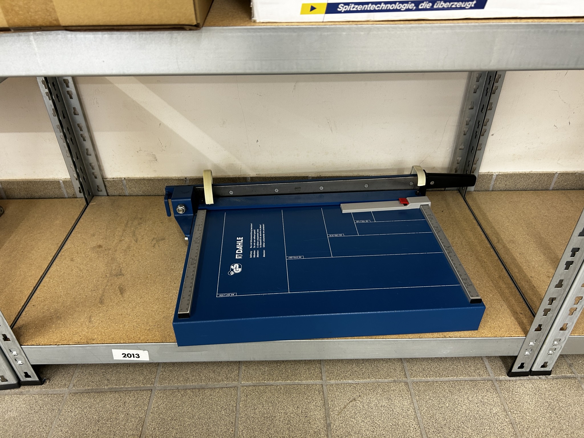 gepflegte, hochwertige Medientechnik sowie Büroausstattung-9