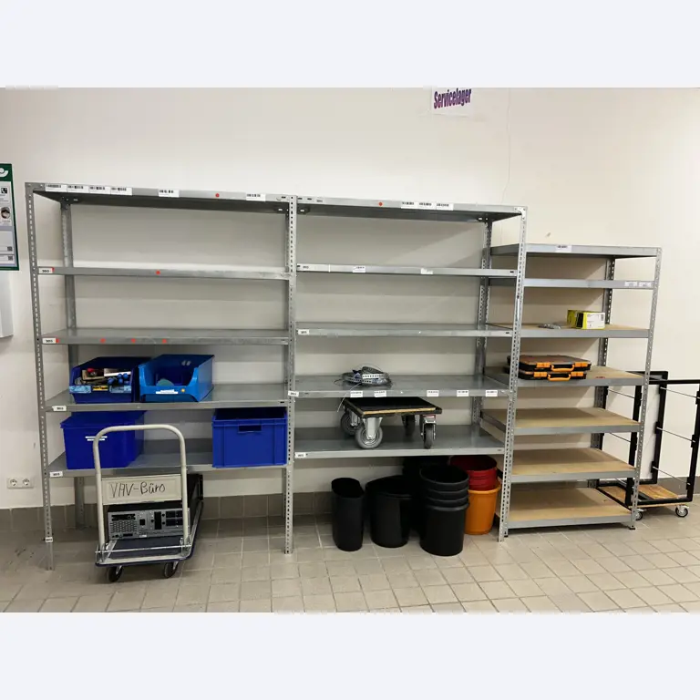 gepflegte, hochwertige Medientechnik sowie Büroausstattung-1