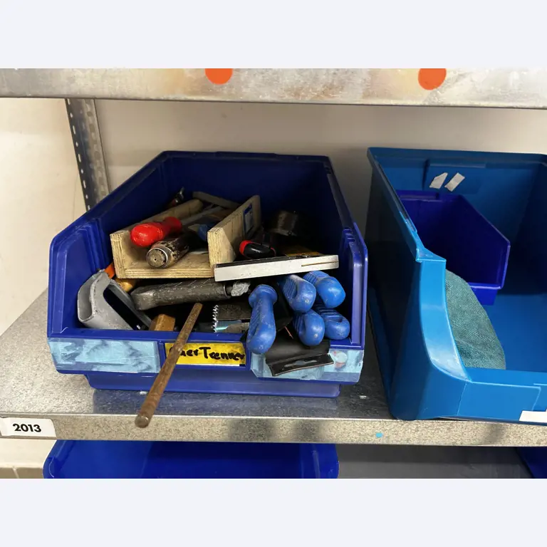 gepflegte, hochwertige Medientechnik sowie Büroausstattung-2