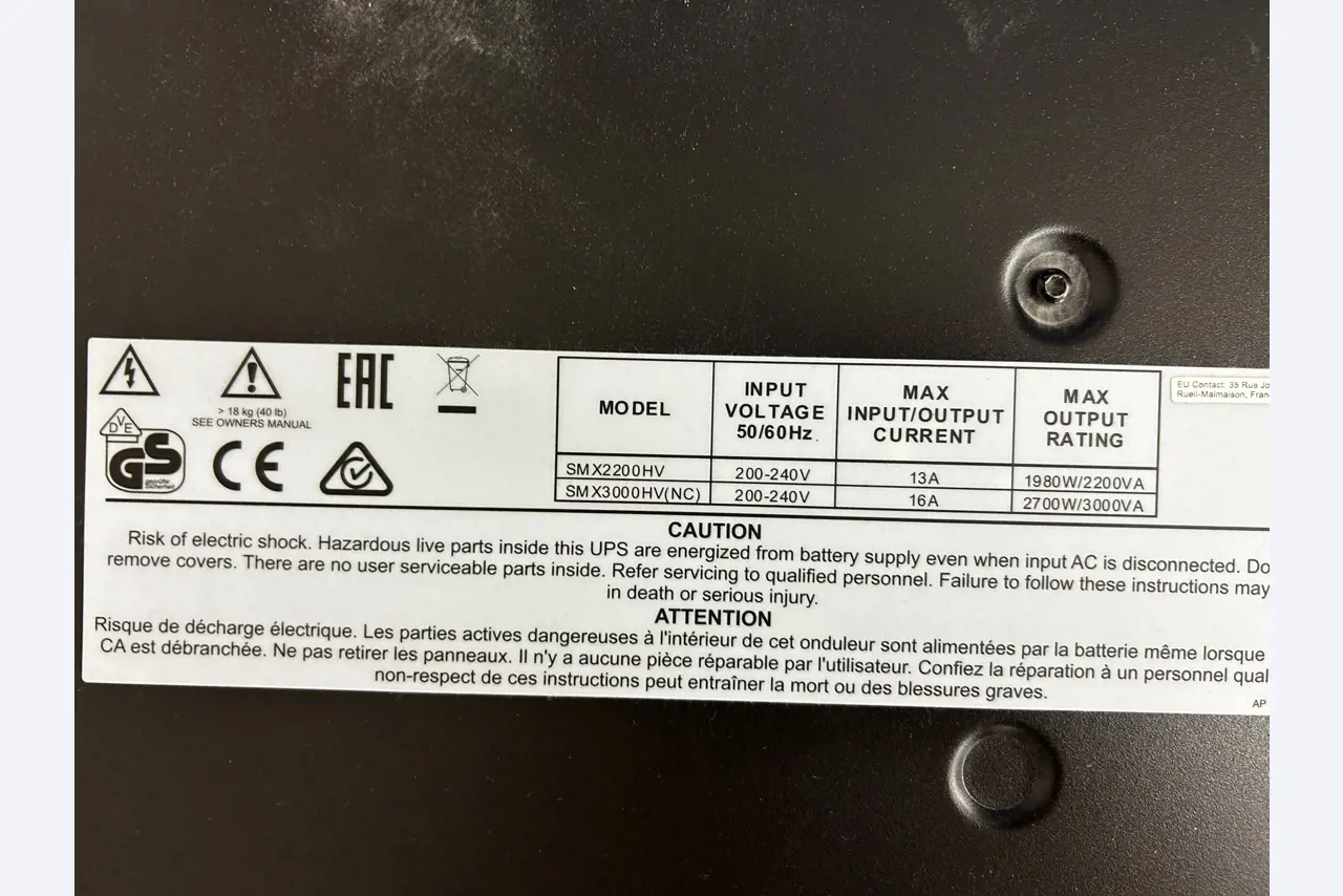 gepflegte, hochwertige Medientechnik sowie Büroausstattung-3