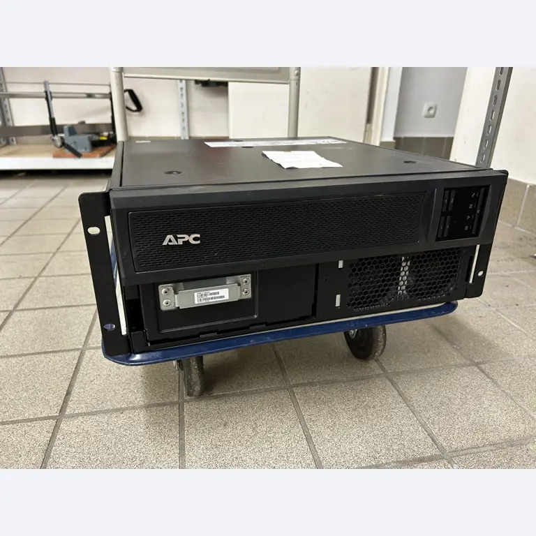 gepflegte, hochwertige Medientechnik sowie Büroausstattung-4