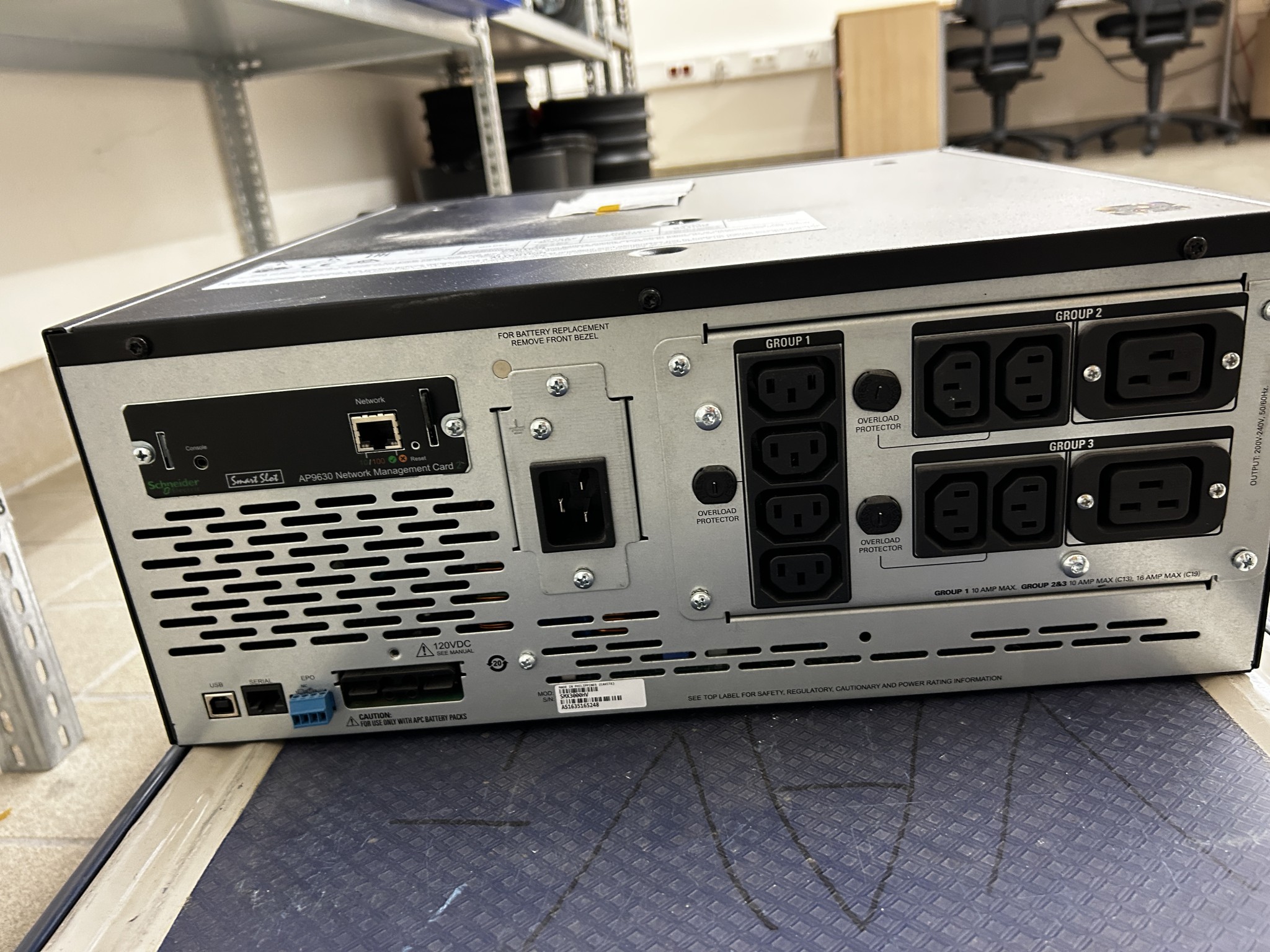 gepflegte, hochwertige Medientechnik sowie Büroausstattung-5