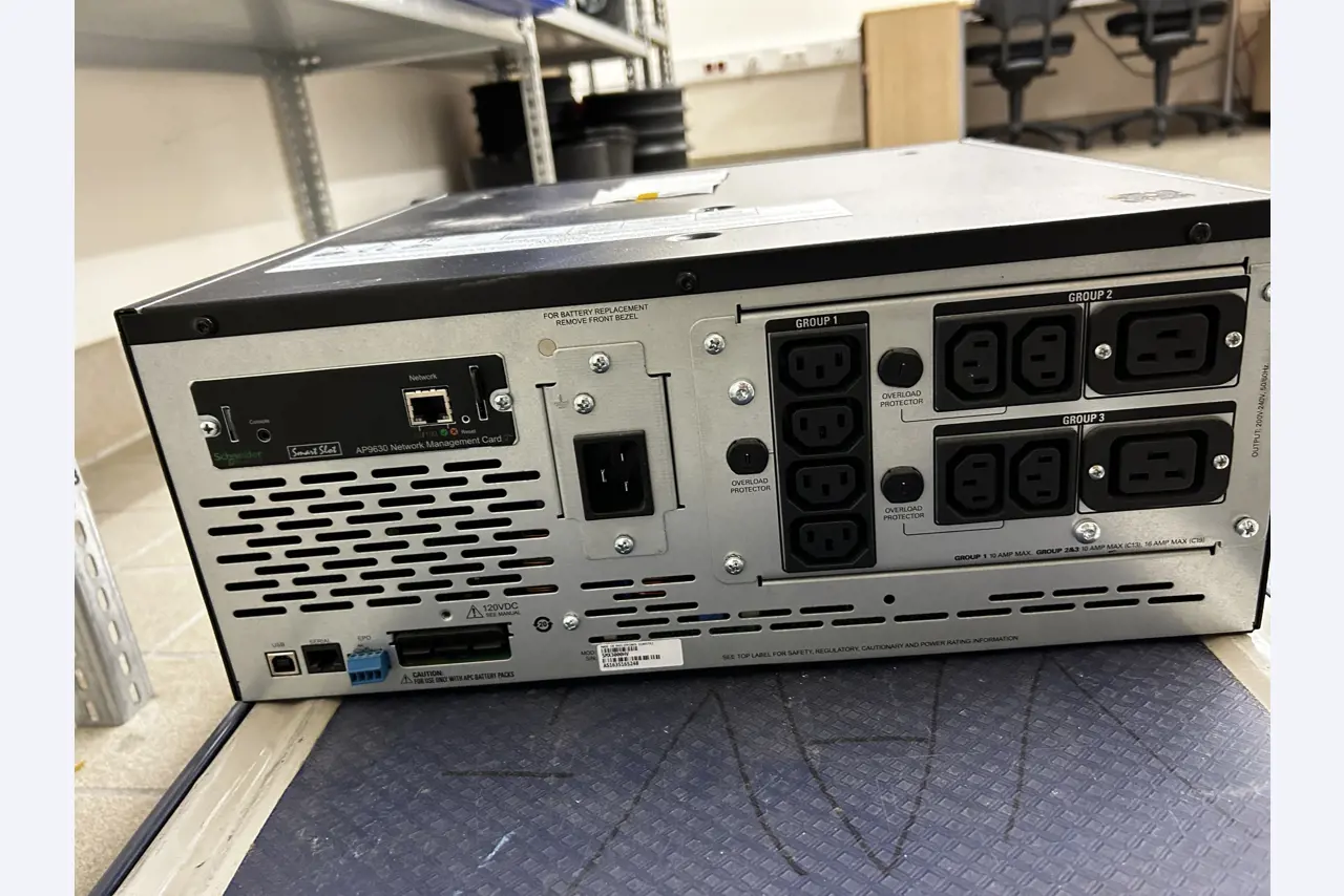 gepflegte, hochwertige Medientechnik sowie Büroausstattung-5