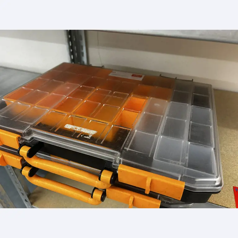 gepflegte, hochwertige Medientechnik sowie Büroausstattung-6