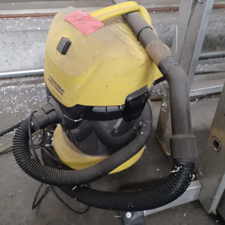 2 Industrial vacuum cleaner Nilfisk VHS120