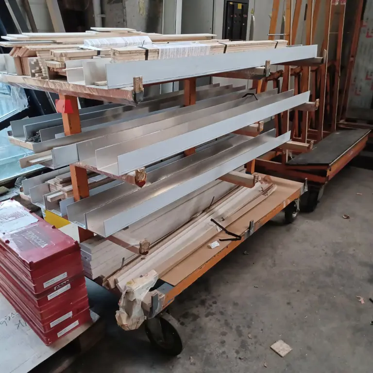 2 Cantilever racking