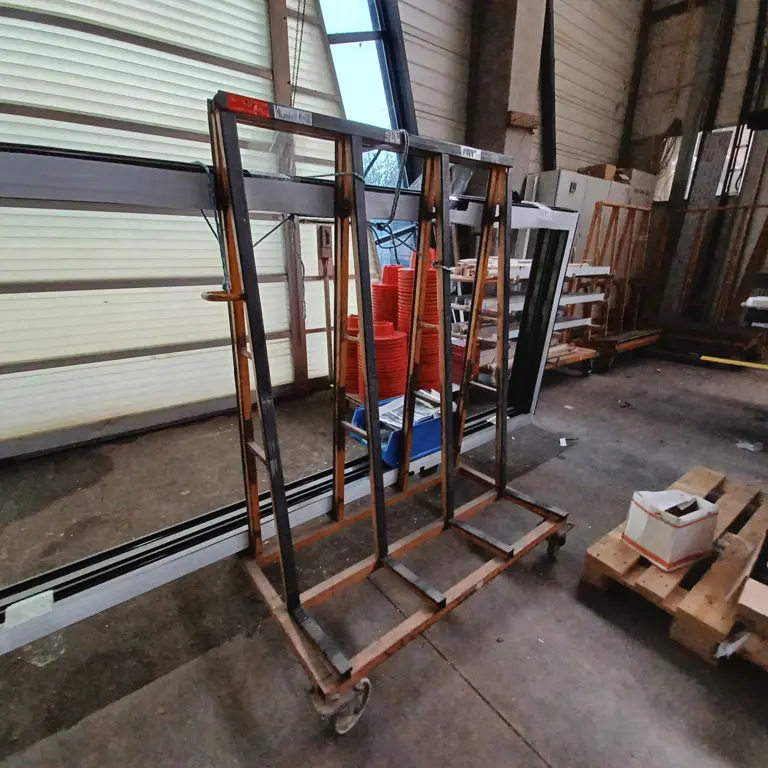 3 Glass transport racks