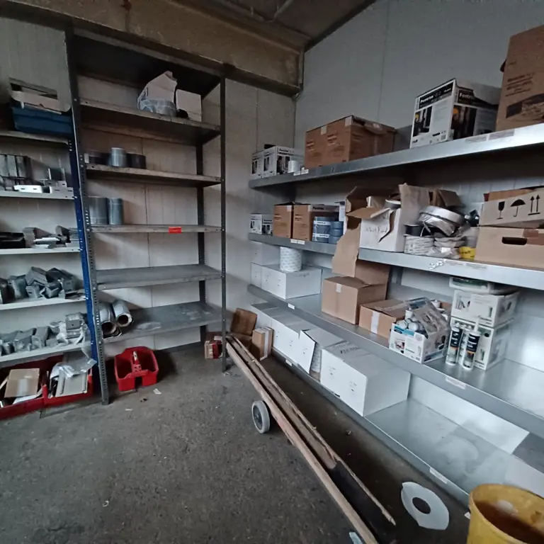 ca. 3 lfm. Screw rack