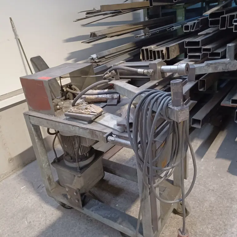 Electric-hydraulic bending machine