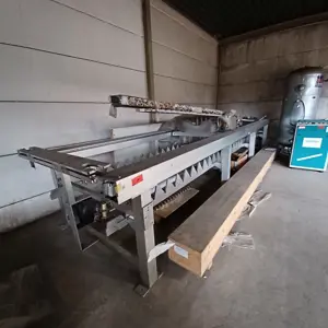 Sheet metal strip braiding machine